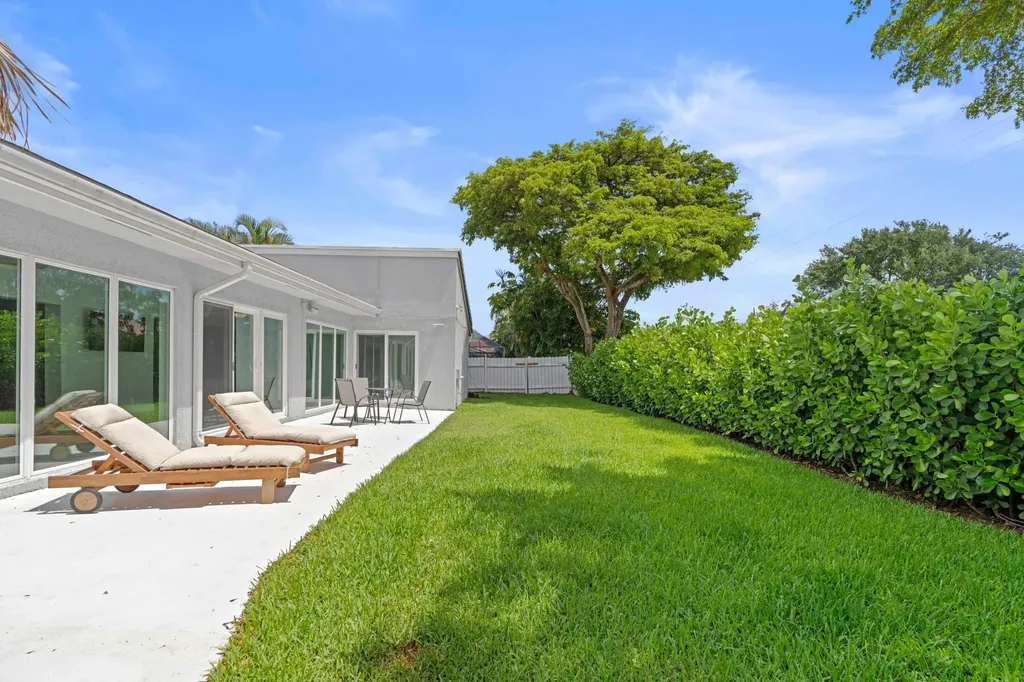 6910 NW 2nd Terrace Boca Raton FL 33487