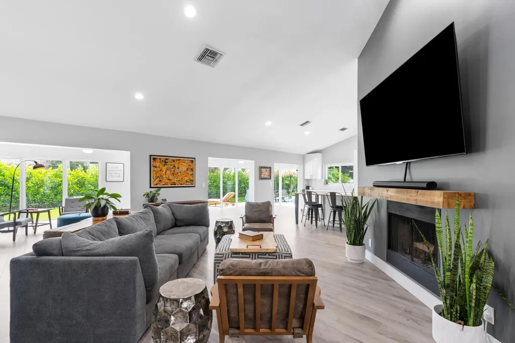 6910 NW 2nd Terrace Boca Raton FL 33487