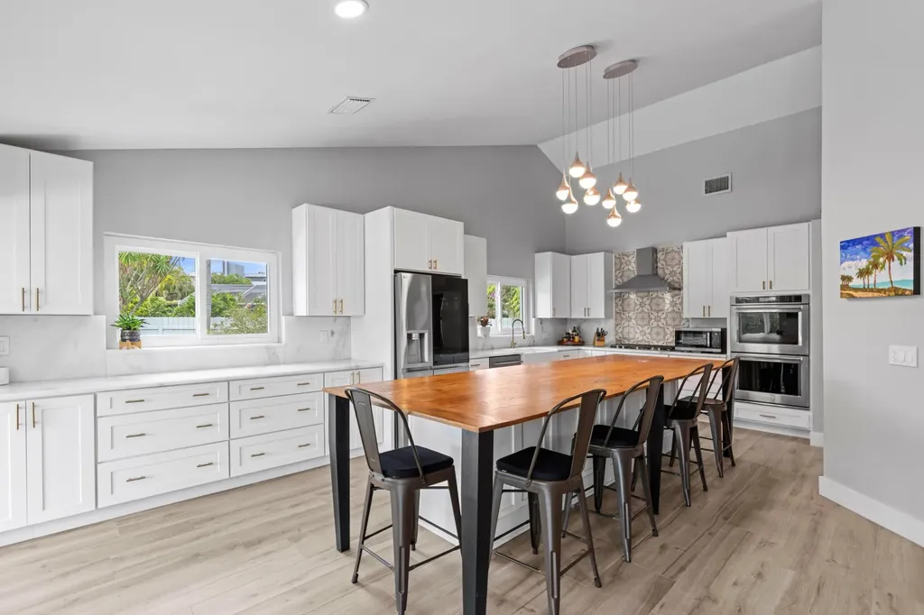 6910 NW 2nd Terrace Boca Raton FL 33487