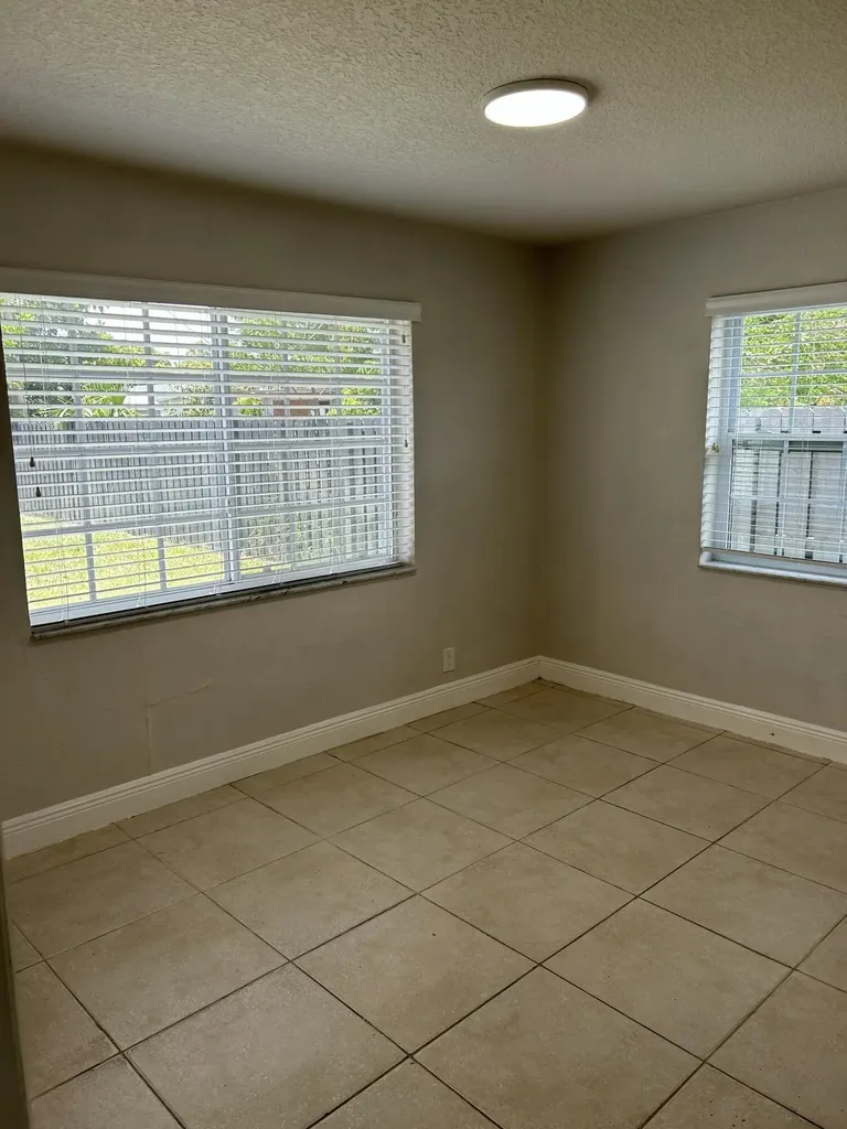61 NW 47th Street Oakland Park FL 33309