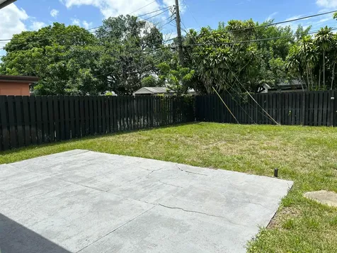 61 NW 47th Street Oakland Park FL 33309