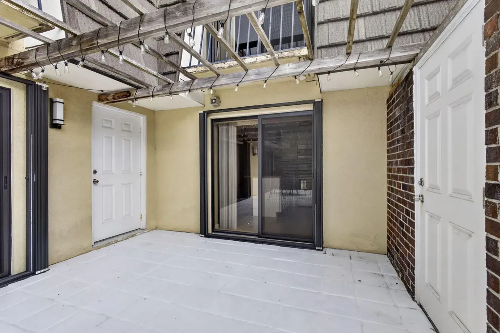 121 1st Terrace Palm Beach Gardens FL 33418