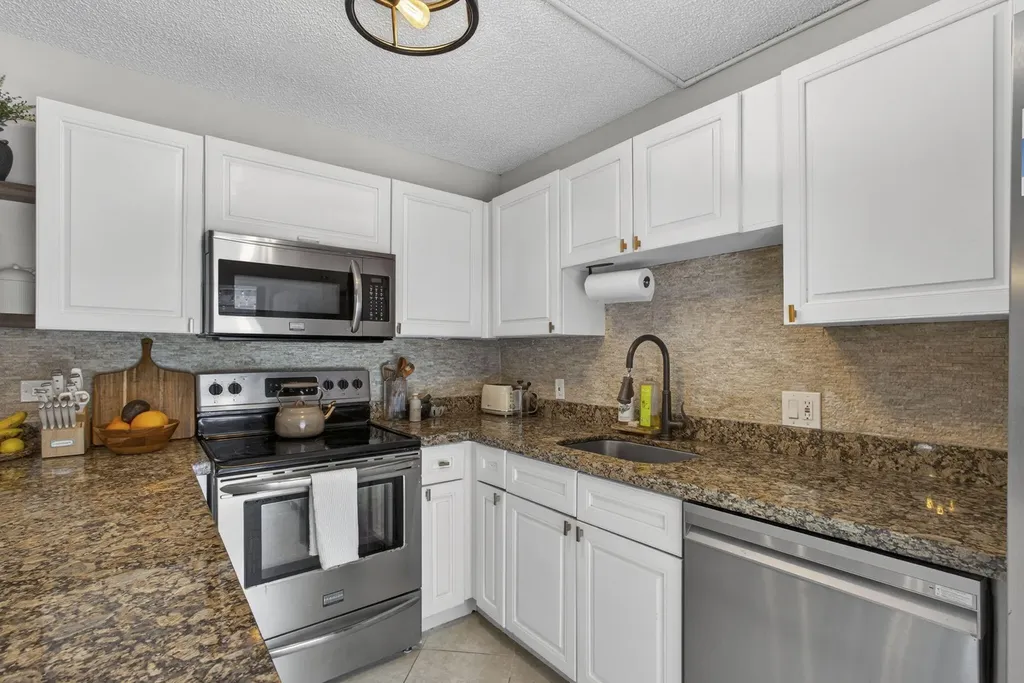 121 1st Terrace Palm Beach Gardens FL 33418