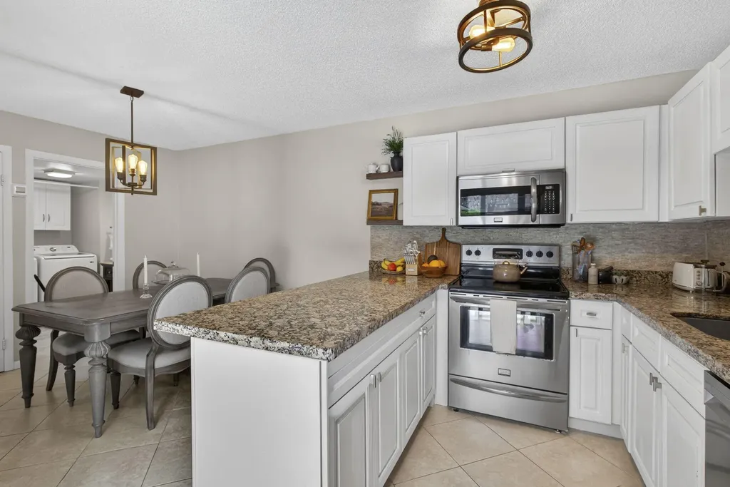 121 1st Terrace Palm Beach Gardens FL 33418