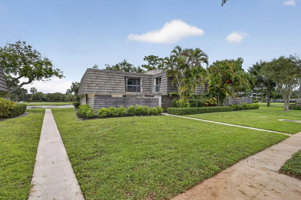 121 1st Terrace Palm Beach Gardens FL 33418