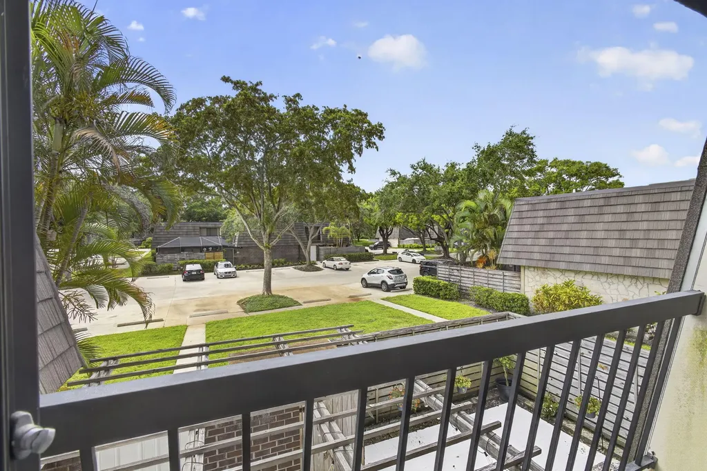 121 1st Terrace Palm Beach Gardens FL 33418