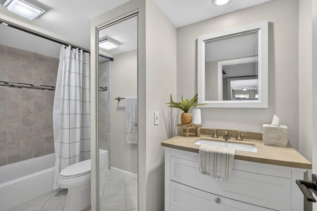 121 1st Terrace Palm Beach Gardens FL 33418