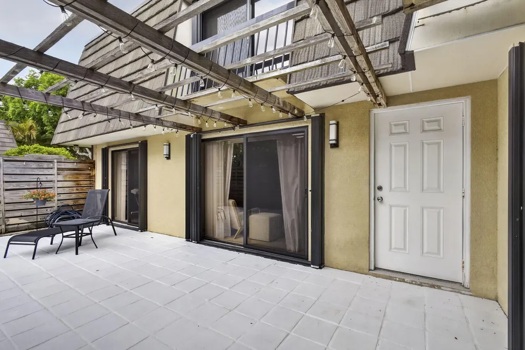 121 1st Terrace Palm Beach Gardens FL 33418