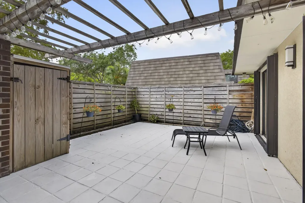 121 1st Terrace Palm Beach Gardens FL 33418