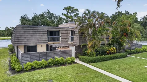 121 1st Terrace Palm Beach Gardens FL 33418