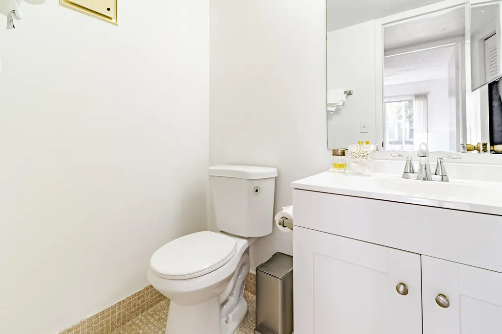 213 Fanshaw Boca Raton FL 33434