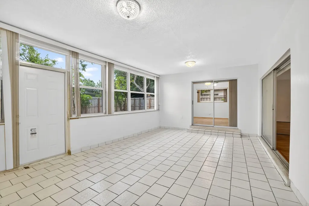 4399 NW 43rd Court Lauderdale Lakes FL 33319