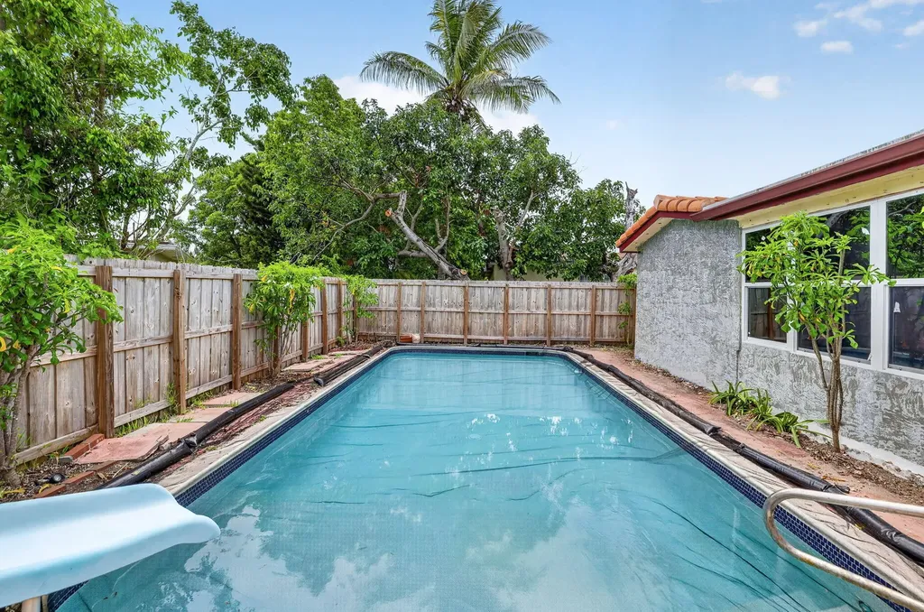 4399 NW 43rd Court Lauderdale Lakes FL 33319