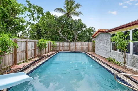 4399 NW 43rd Court Lauderdale Lakes FL 33319