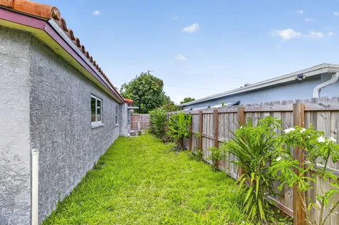4399 NW 43rd Court Lauderdale Lakes FL 33319