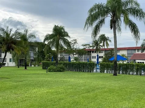 9420 S Hollybrook Lake Drive Pembroke Pines FL 33025
