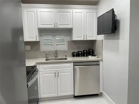 9420 S Hollybrook Lake Drive Pembroke Pines FL 33025