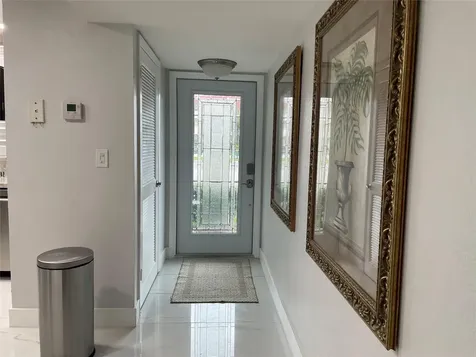 9420 S Hollybrook Lake Drive Pembroke Pines FL 33025