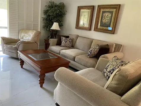 9420 S Hollybrook Lake Drive Pembroke Pines FL 33025