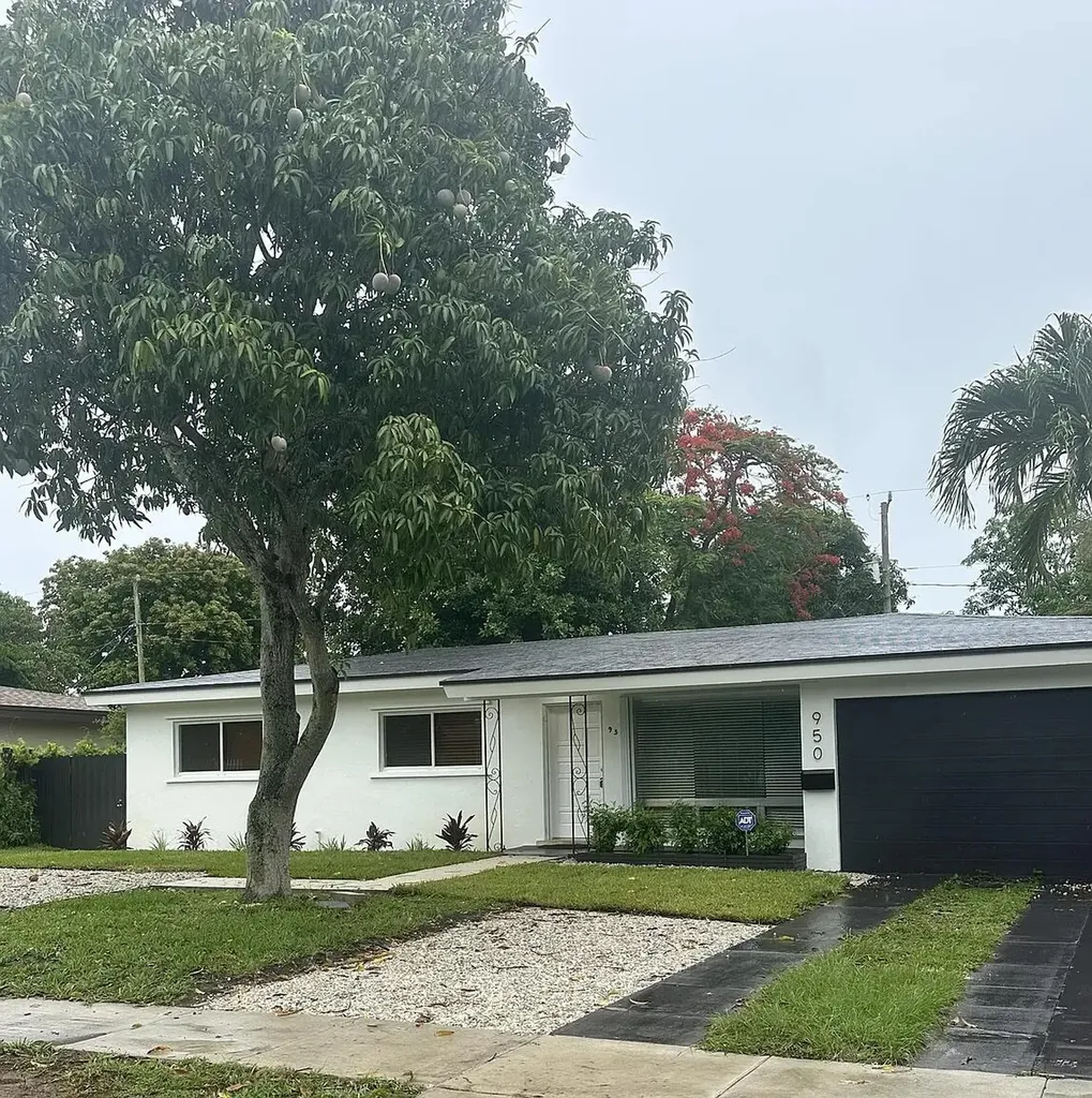 950 E Dayton Circle Fort Lauderdale FL 33312