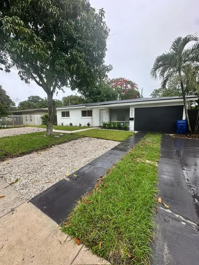 950 E Dayton Circle Fort Lauderdale FL 33312