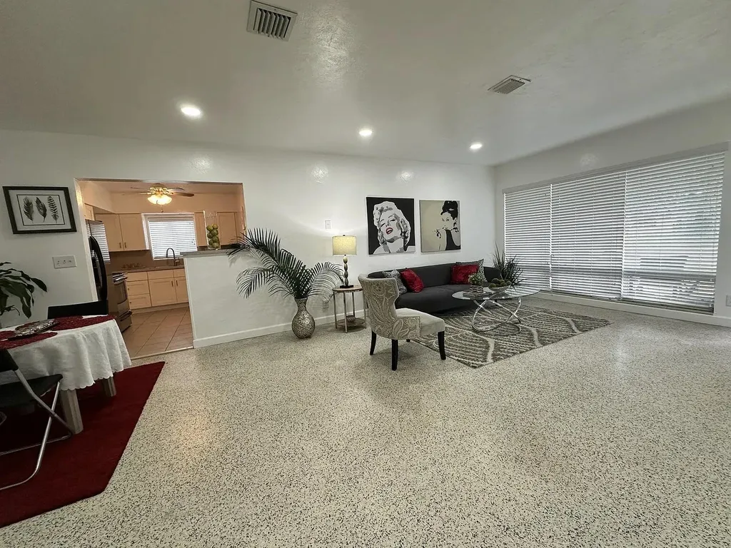 950 E Dayton Circle Fort Lauderdale FL 33312