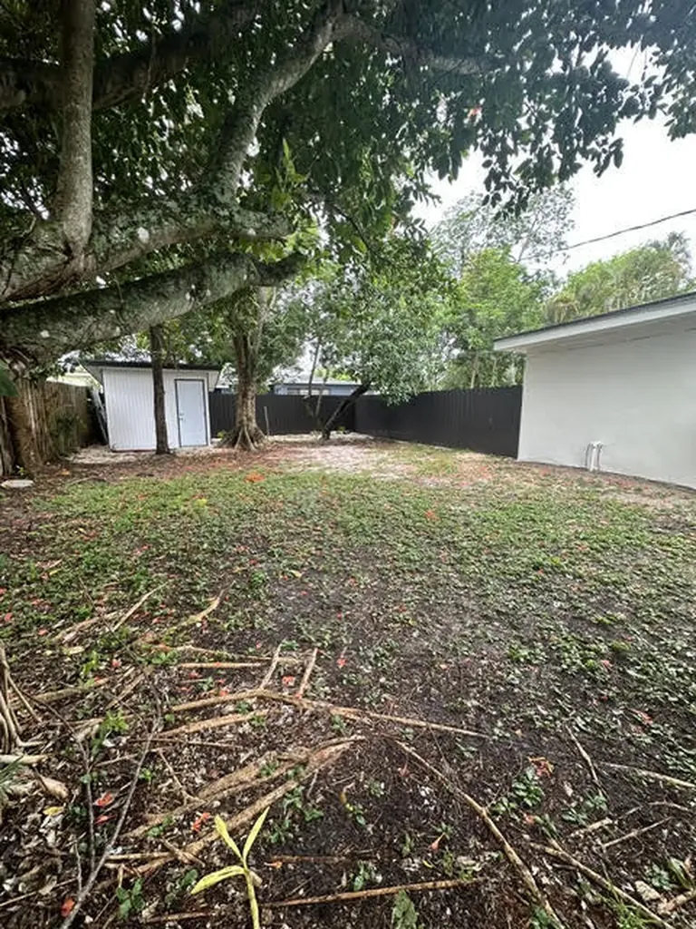 950 E Dayton Circle Fort Lauderdale FL 33312