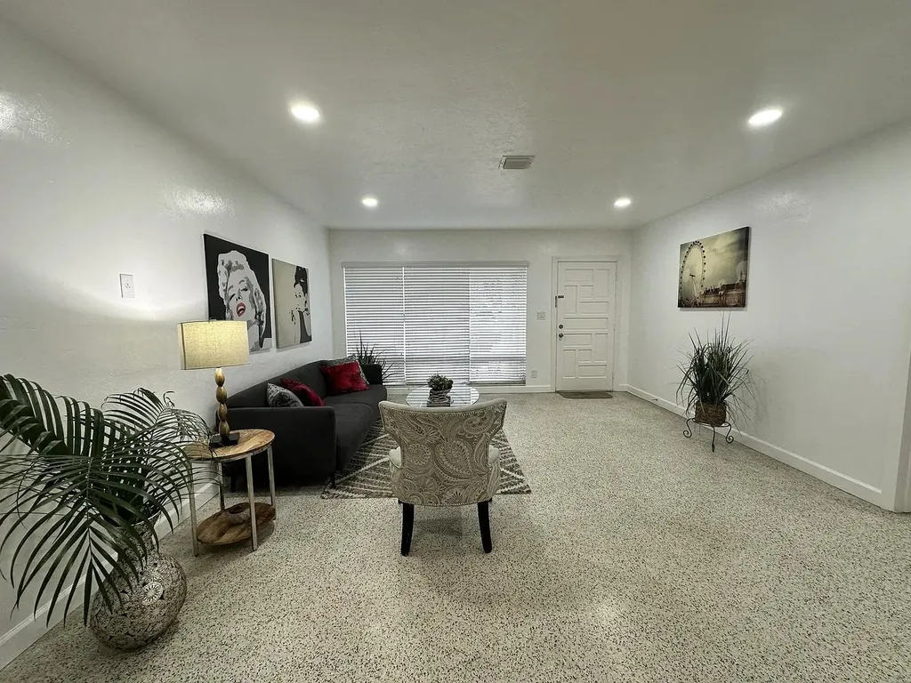 950 E Dayton Circle Fort Lauderdale FL 33312