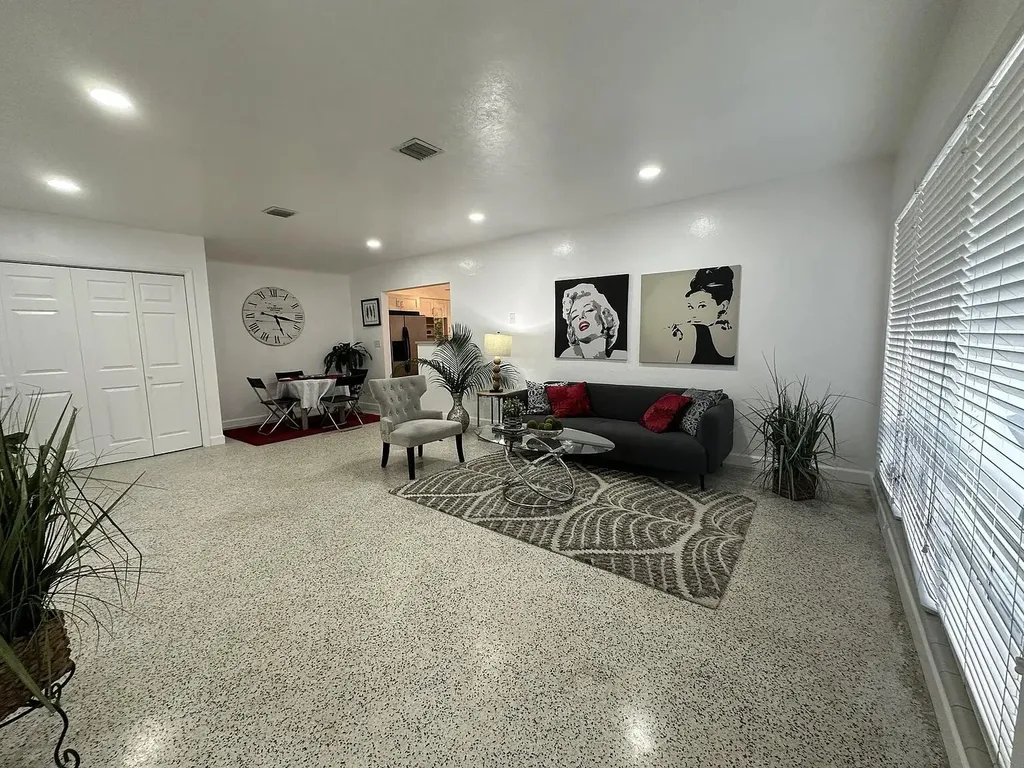 950 E Dayton Circle Fort Lauderdale FL 33312