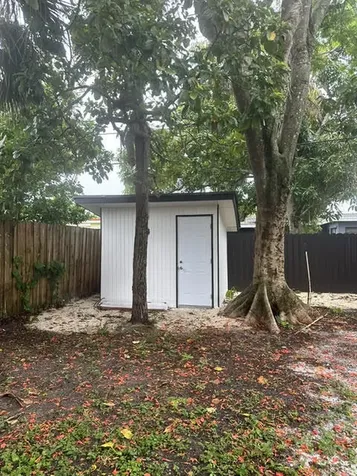 950 E Dayton Circle Fort Lauderdale FL 33312
