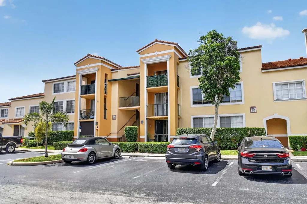 123 Yacht Club Way Hypoluxo FL 33462