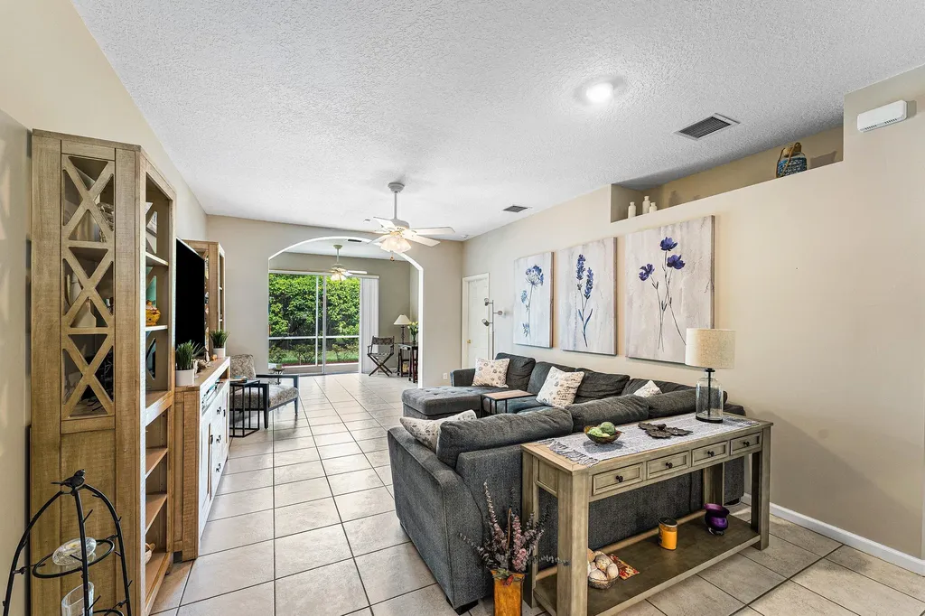 10760 Royal Caribbean Circle Boynton Beach FL 33437