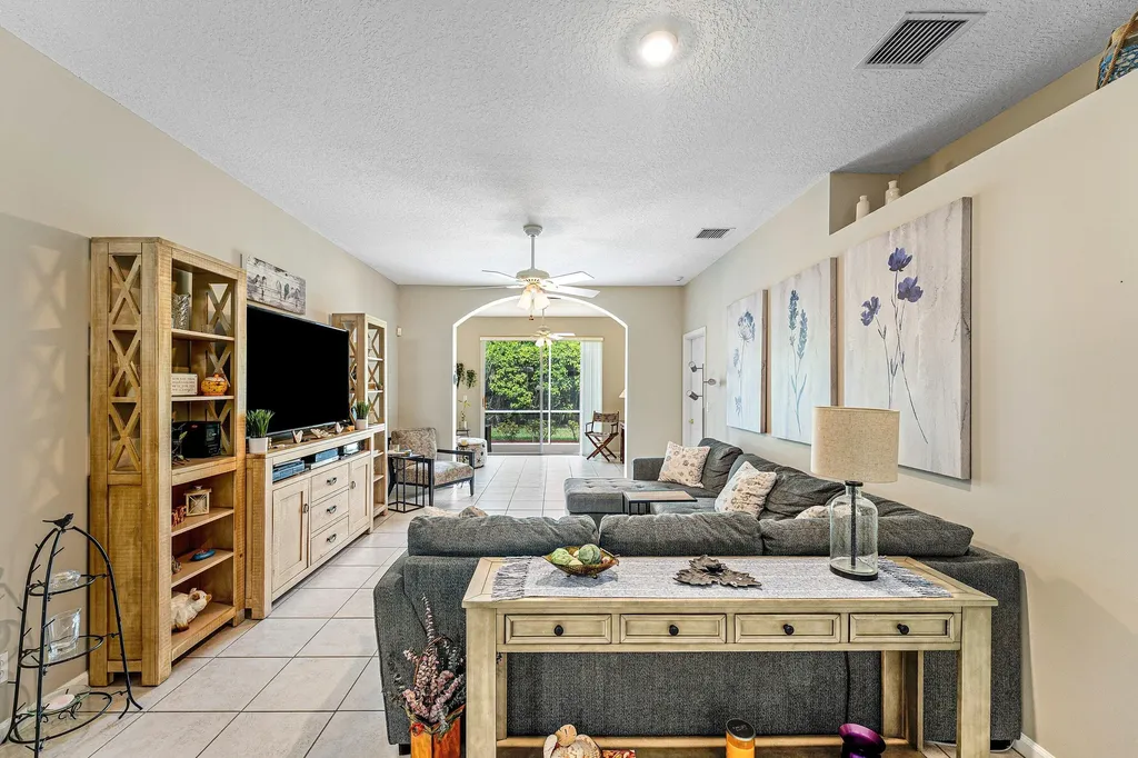 10760 Royal Caribbean Circle Boynton Beach FL 33437