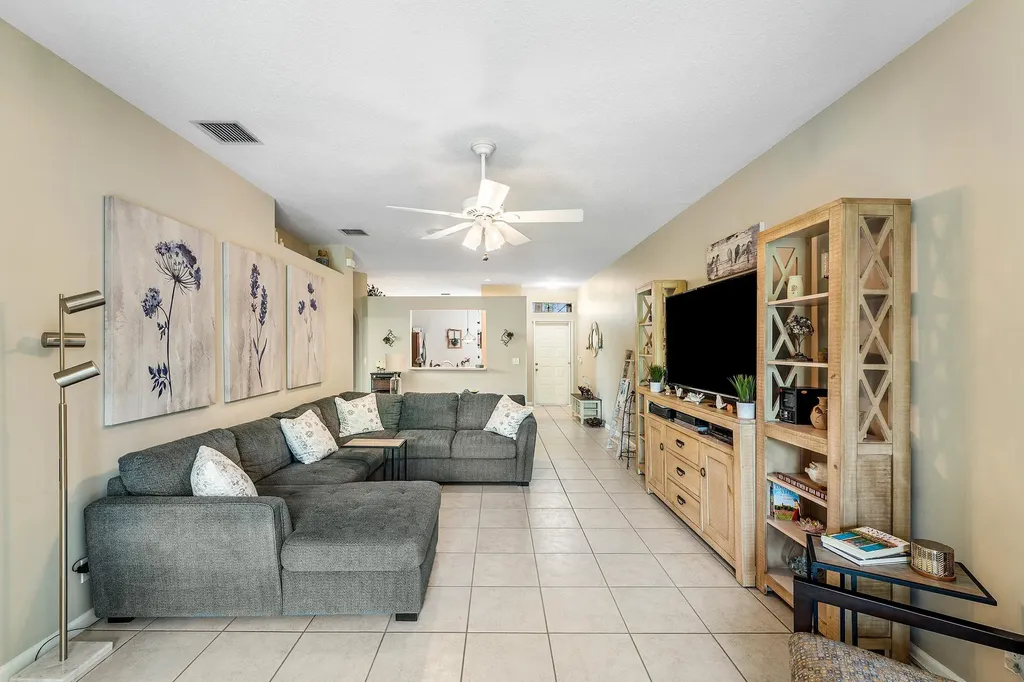 10760 Royal Caribbean Circle Boynton Beach FL 33437