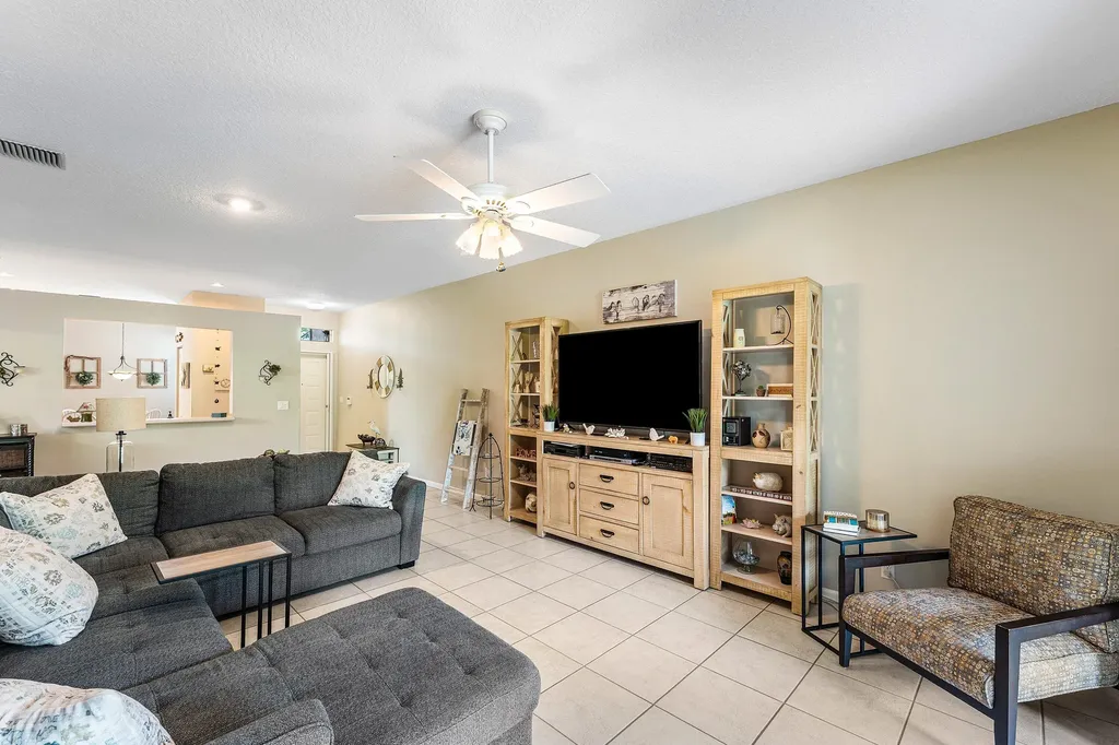 10760 Royal Caribbean Circle Boynton Beach FL 33437