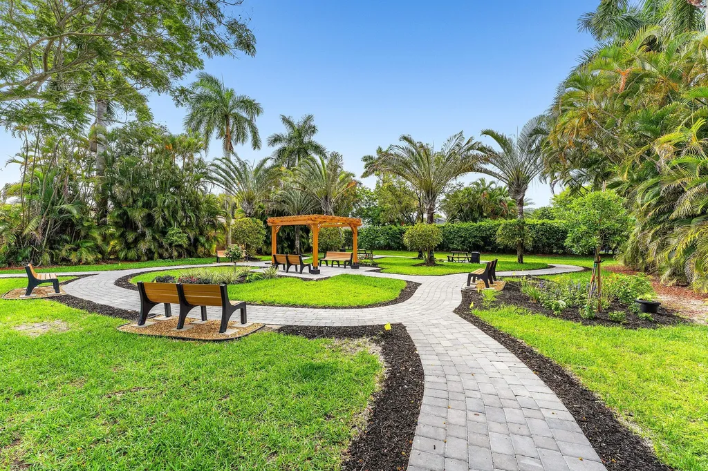 10760 Royal Caribbean Circle Boynton Beach FL 33437