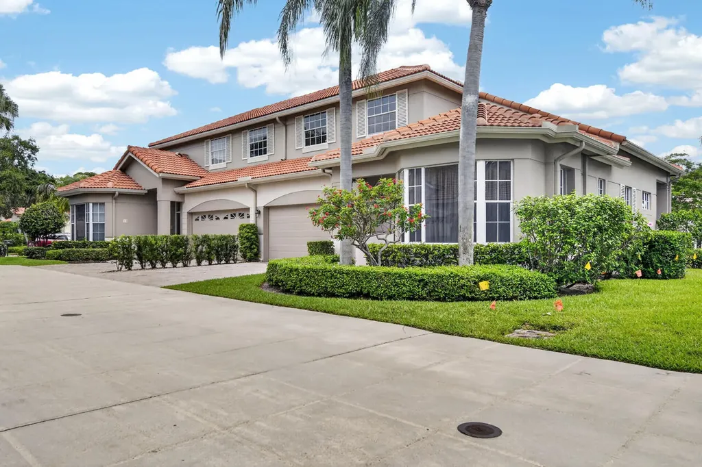 32 Monterey Pointe Drive Palm Beach Gardens FL 33418