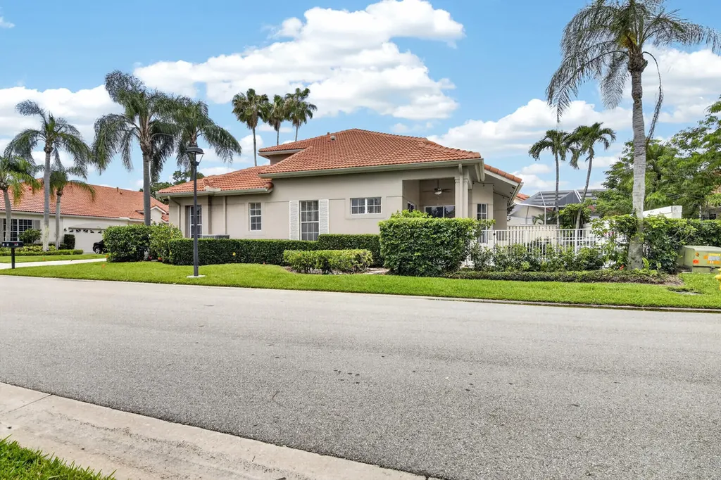 32 Monterey Pointe Drive Palm Beach Gardens FL 33418