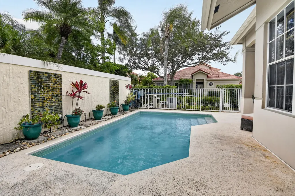 32 Monterey Pointe Drive Palm Beach Gardens FL 33418