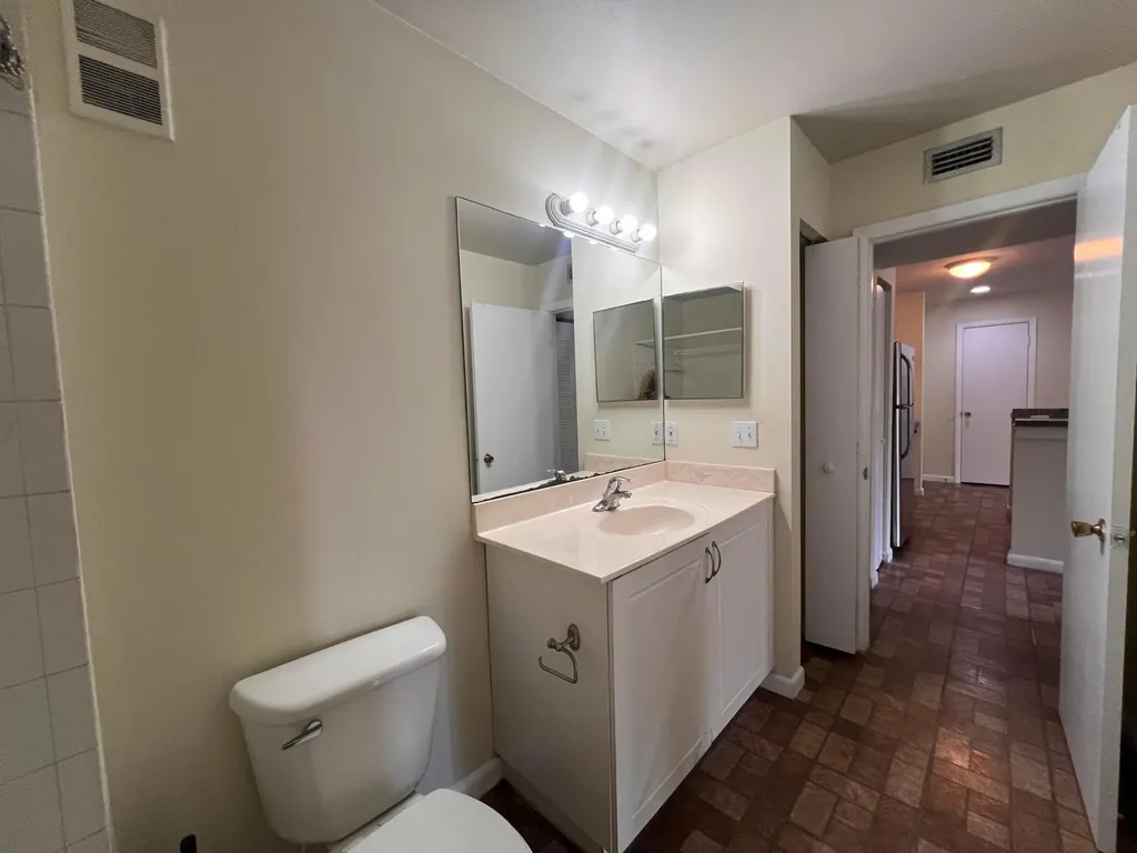 4879 Via Palm Lakes West Palm Beach FL 33417