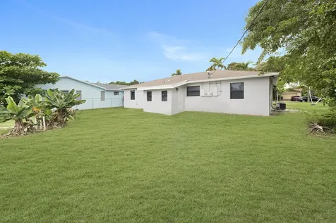 814 NE 8th Street Hallandale Beach FL 33009