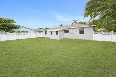 814 NE 8th Street Hallandale Beach FL 33009