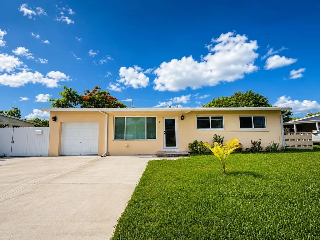 124 Abaco Drive Palm Springs FL 33461