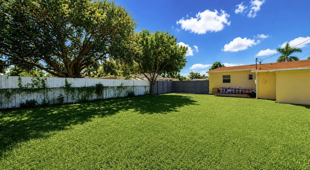 124 Abaco Drive Palm Springs FL 33461