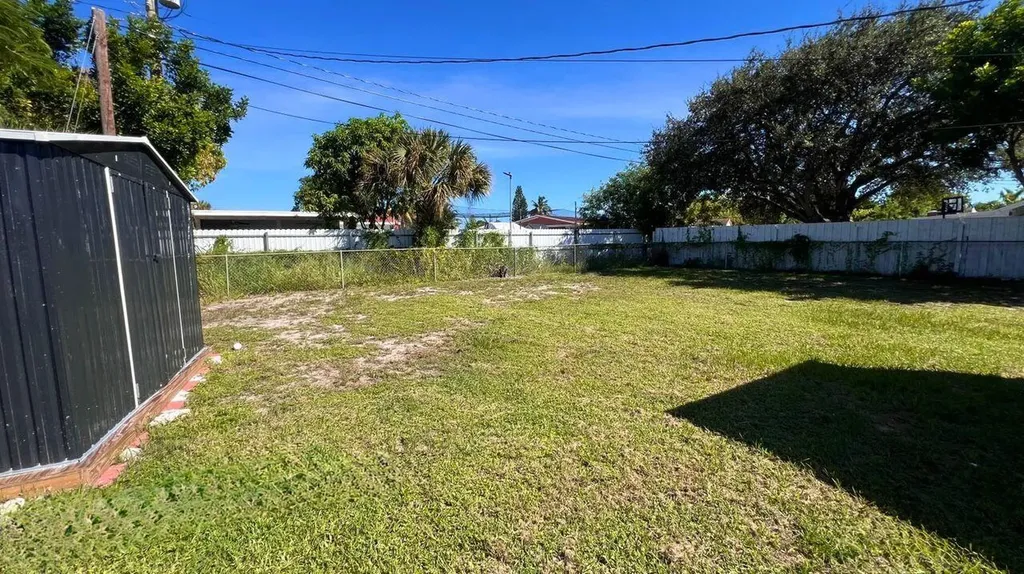 124 Abaco Drive Palm Springs FL 33461