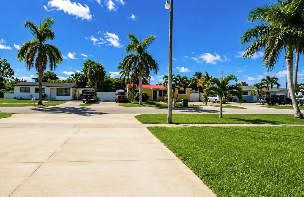 124 Abaco Drive Palm Springs FL 33461