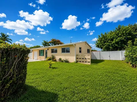 124 Abaco Drive Palm Springs FL 33461