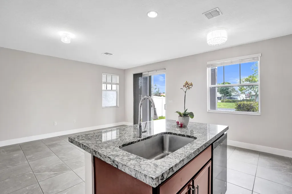 4926 NW 48th Terrace Tamarac FL 33319
