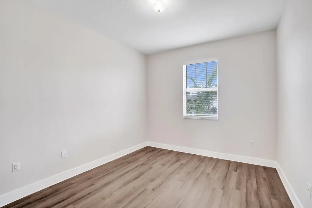 4926 NW 48th Terrace Tamarac FL 33319