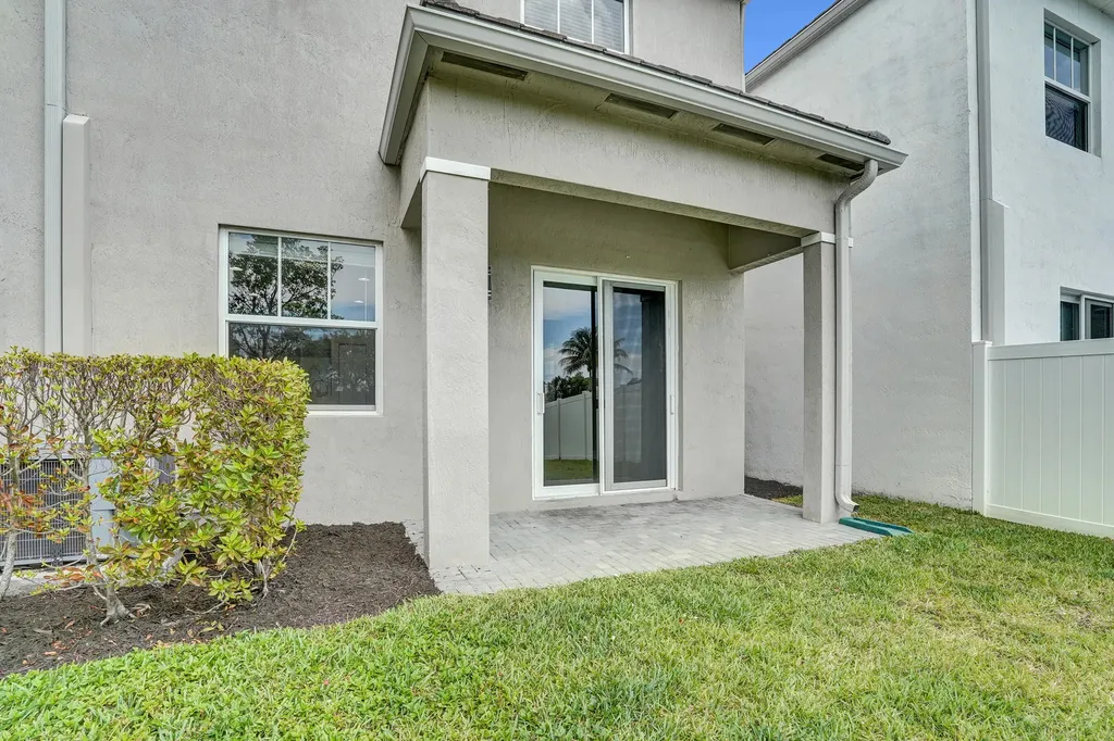 4926 NW 48th Terrace Tamarac FL 33319